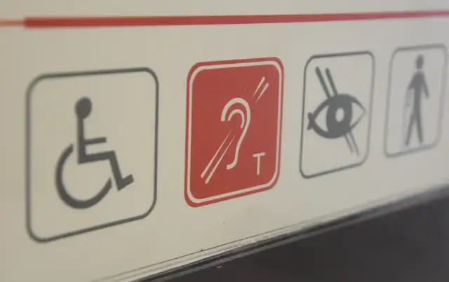 Co oznaczają piktogramy na legitymacji osoby niepełnosprawnej? Wyjaśniamy.