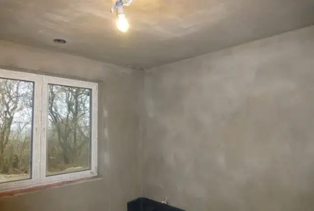 Co na tynk cementowo-wapienny? Zastosowania, aplikacja i korzyści.