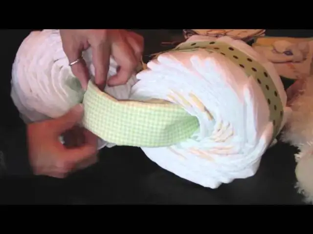 Jak zrobić samochód z pampersów - łatwy sposób na oryginalny prezent