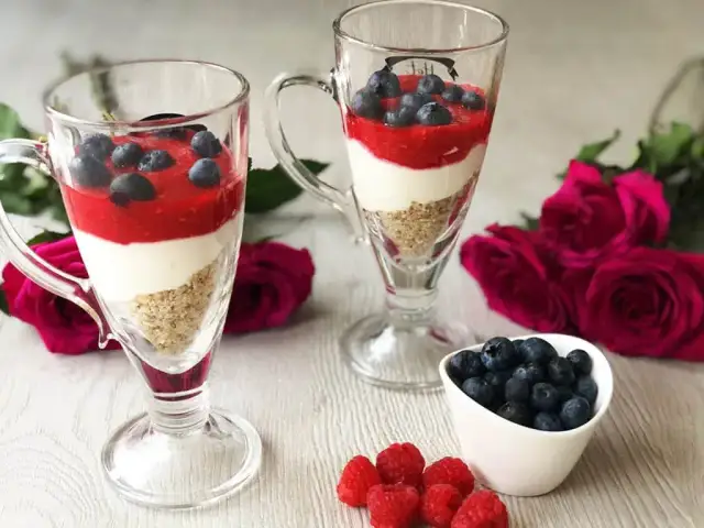 Najlepsze przepisy na fit desery - smak słodyczy bez wyrzutów sumienia