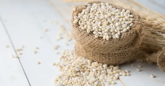 Kasza pęczak czy tuczy? Odkryj jej wpływ na Twoją wagę