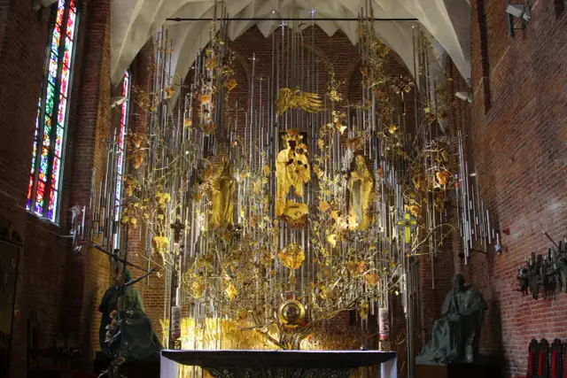 Bursztynowy ołtarz ile kosztował? Zaskakujące ceny i wartość dzieła