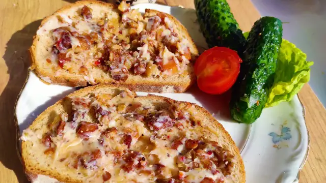 Czy solić smalec? Przekonaj się, jak to wpływa na smak i jakość