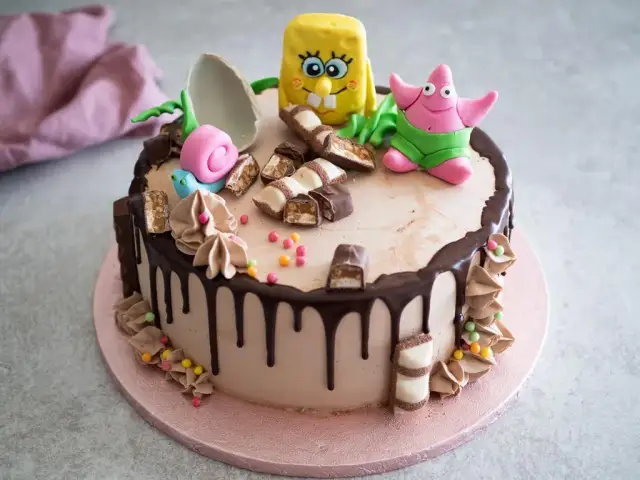 Najlepsze pomysły na wyjątkowy tort dla 7 latki - inspiracje i dekoracje