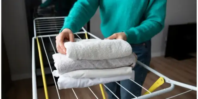 Jak szybko wysuszyć pranie - skuteczne metody bez suszarki