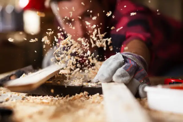 Jak tanio wyposażyć stolarnię?