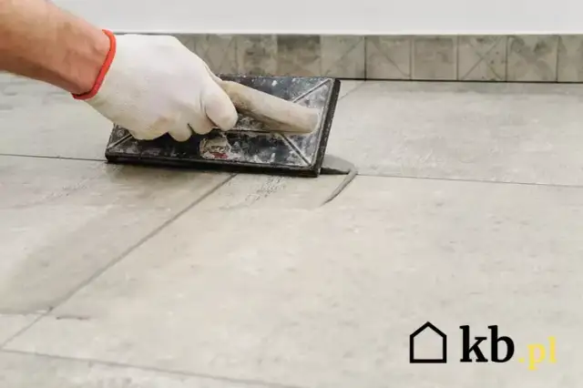 Jak prawidłowo kłaść fugi na podłodze – uniknij błędów i zrób to sam krok po kroku