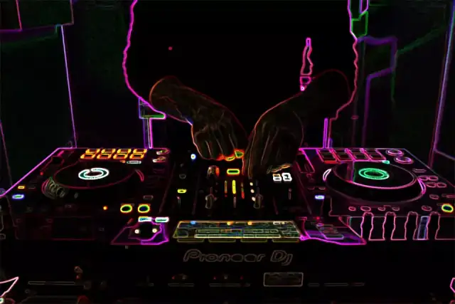 Jak zostać DJ-em w klubie: Kluczowe umiejętności i sprawdzone kroki