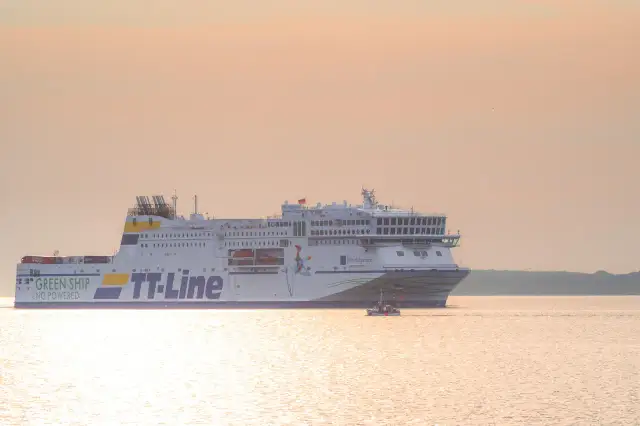 Ile płynie prom w Świnoujściu? Sprawdź czas rejsu i szczegóły