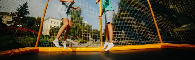 Trampolina ogrodowa jaką wybrać, aby uniknąć niebezpieczeństw i kosztów