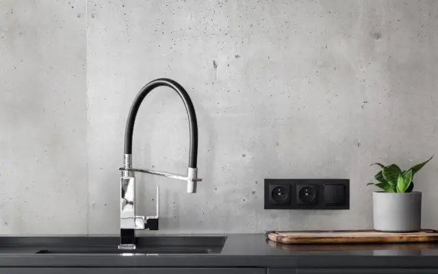 Czarne kontakty w domu: elegancja i funkcjonalność wnętrz