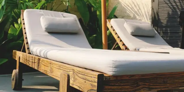 Jak zrobić leżak ogrodowy drewniany - prosty sposób na własny mebel