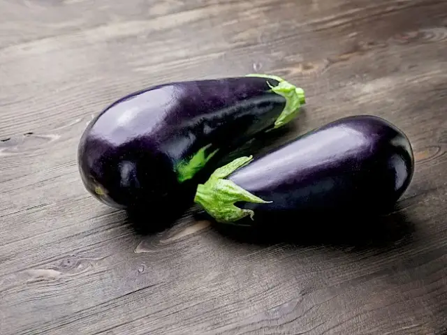 Ile kalorii ma bakłażan: poznaj prawdziwą wartość energetyczną warzywa