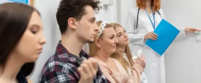 Kto może wejść bez kolejki do lekarza? Sprawdź, kto ma pierwszeństwo!