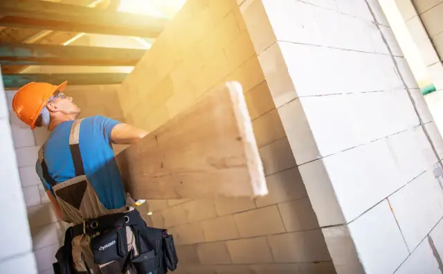 Czy można zamurować okno w domu? Sprawdź przepisy i konsekwencje