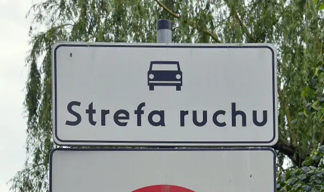 Strefa ruchu: Przepisy i zasady obowiązujące kierowców w strefach ruchu