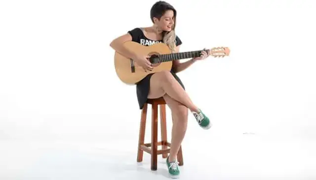 Der perfekte Stuhl zum Gitarre spielen: Komfort und Unterstützung finden