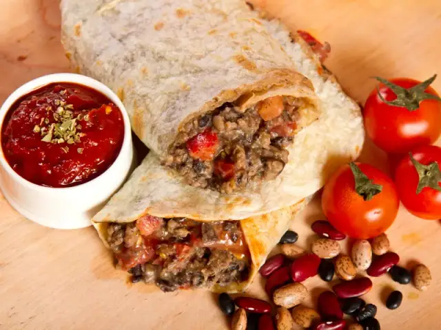 Ile kalorii ma duży kebab w tortilli? Sprawdź, jak wpływa na dietę!