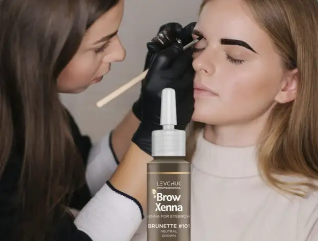 Henna pudrowa a poprawa kondycja brwi. Czy naprawdę pomaga włoskom?