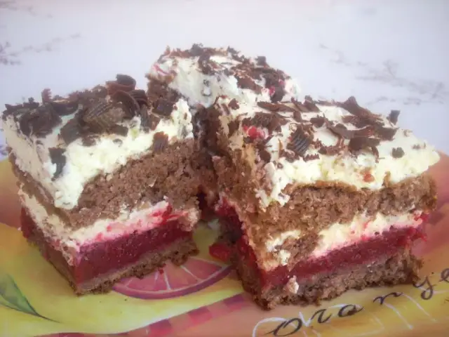 Pyszne ciasto szwarcwaldzkie z wiśniami - sprawdzony przepis krok po kroku