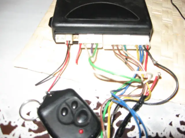 Gdzie jest sterownik centralnego zamka Citroen Xsara? Znajdź go łatwo!