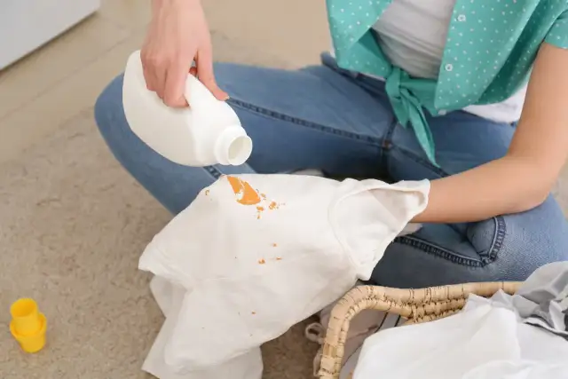 Bezpieczne odplamiacze do ubranek niemowlęcych – wybierz hipoalergiczne rozwiązania