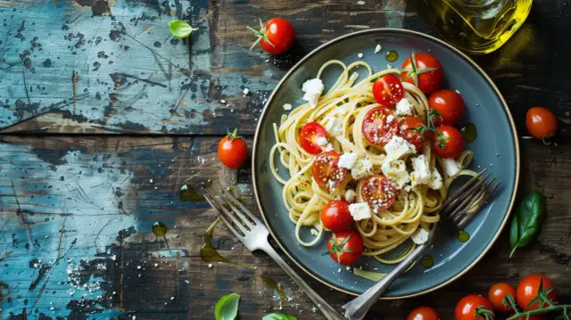 Makaron z oliwą i pomidorami - Prosty przepis na makaron z fetą
