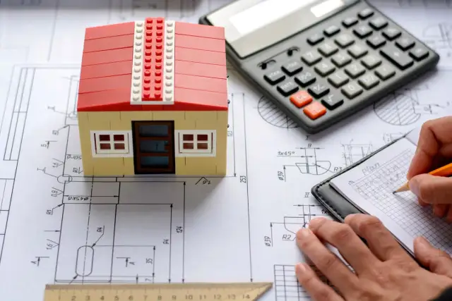 Ile kosztuje budowa domu 140 m²? Zaskakujące koszty, które musisz znać