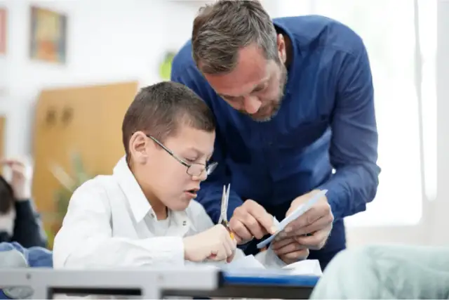 Nauczyciel wspomagający: wymagania i kwalifikacje do pracy