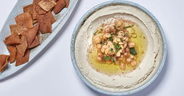 Hummus skąd pochodzi? Odkryj jego fascynującą historię i korzenie