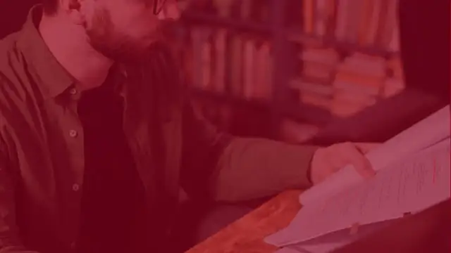 Kto to jest scenarzysta i jak jego praca wpływa na film i telewizję