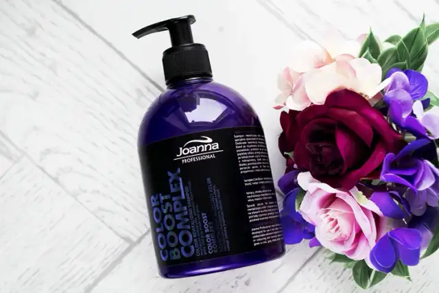 Jak szampon Joanna Professional rewitalizujący kolor neutralizuje żółte tony