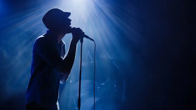 Rafał Brzozowski: O czym opowiada hit "Nie mam nic"? Analiza tekstu