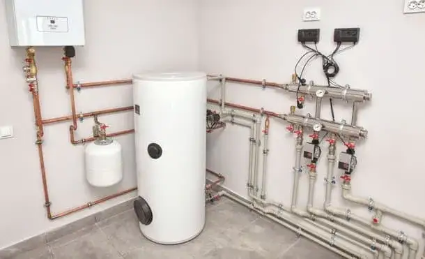 Jaki bojler wybrać: dwupłaszczowy czy z wężownicą? Sprawdź wady i zalety