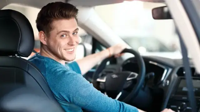 Czy trzeba wypowiadać umowę OC? Sprawdź, by uniknąć problemów