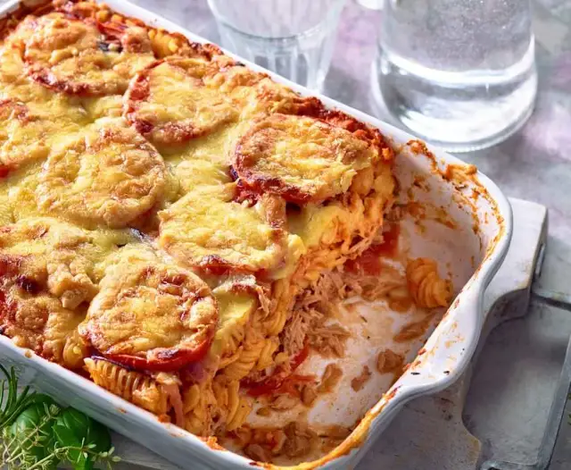 Zapiekanka makaronowa z tuńczykiem - łatwy przepis na pyszne danie