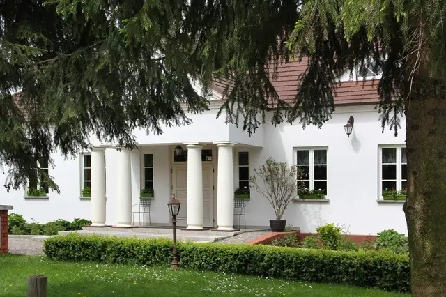 Skansen Soplicowo: Odkryj unikalne atrakcje i historie w Cichowie