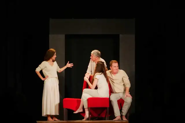 Recenzja spektaklu Kłamstwo: czy warto zobaczyć ten dramat?