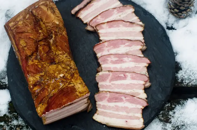  Jak długo parzyć boczek wędzony, żeby był idealny? Porady krok po kroku
