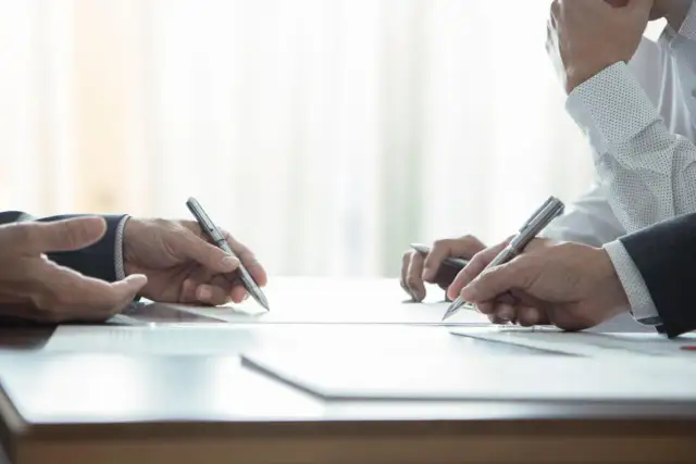 Umowa przedwstępna: Jak bezpiecznie wycofać się bez strat i konsekwencji