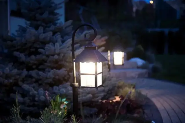 Jak zamontować lampy ogrodowe bez błędów – prosty poradnik krok po kroku