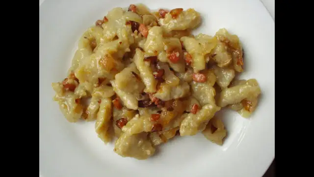 Jak się robi kluski ziemniaczane – prosty przepis, który zachwyci