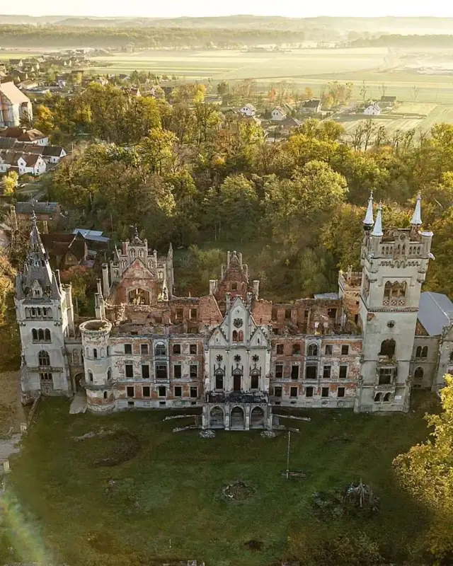 Zamek w Kopicach dawniej: tajemnice i historia, które zaskakują