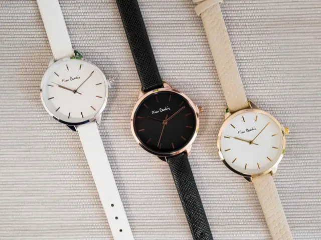 Zegarek damski zestaw – eleganckie opcje na wyjątkowy prezent