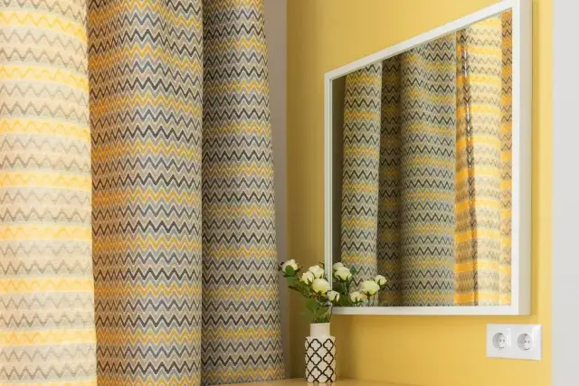 Jak powiesić lustro bez wiercenia? Sprawdzone metody i porady