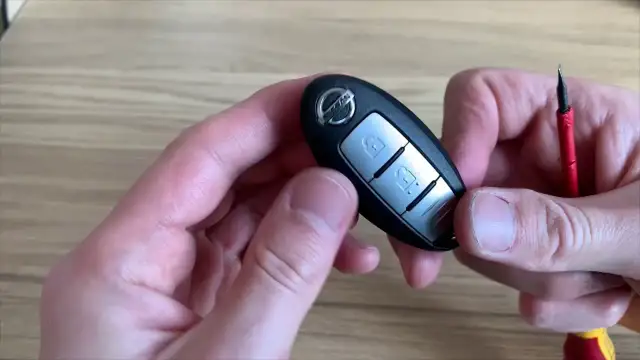 Jak wymienić baterię w kluczyku Nissan Qashqai - proste kroki i porady
