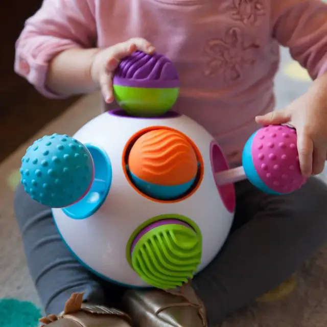 Zabawki sensoryczne dla noworodka: magiczny klucz do jego rozwoju i szczęścia