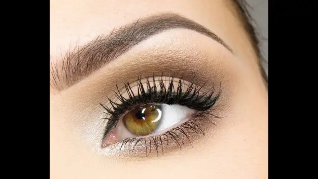 Jak powiększyć oczy makijażem – proste triki i skuteczne techniki