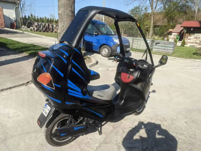 Skuter z dachem – idealne rozwiązanie na każdą pogodę i wygodny transport