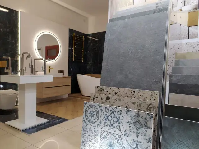 5 skutecznych sposobów jak odnowić łazienkę nie wymieniając kafelków: poradnik